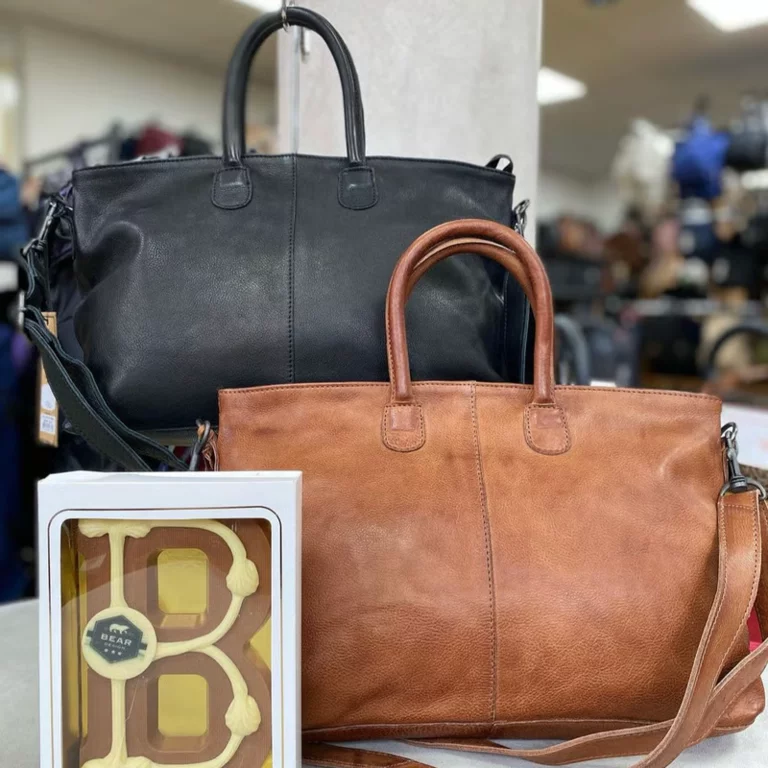 Schwarze und braune Tasche von Bear